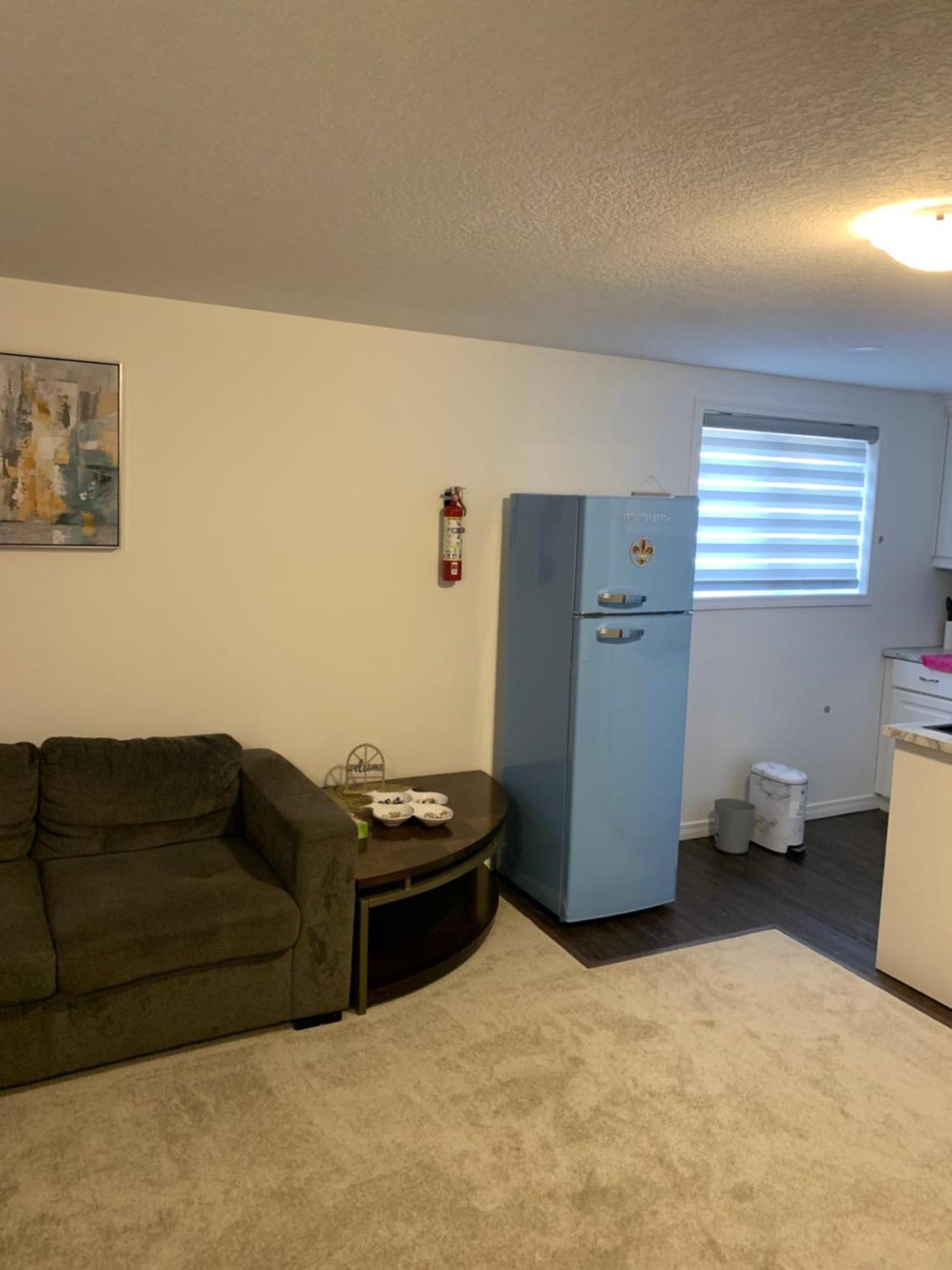 Modern 1 Bedroom + Den In Кеймбридж Екстериор снимка